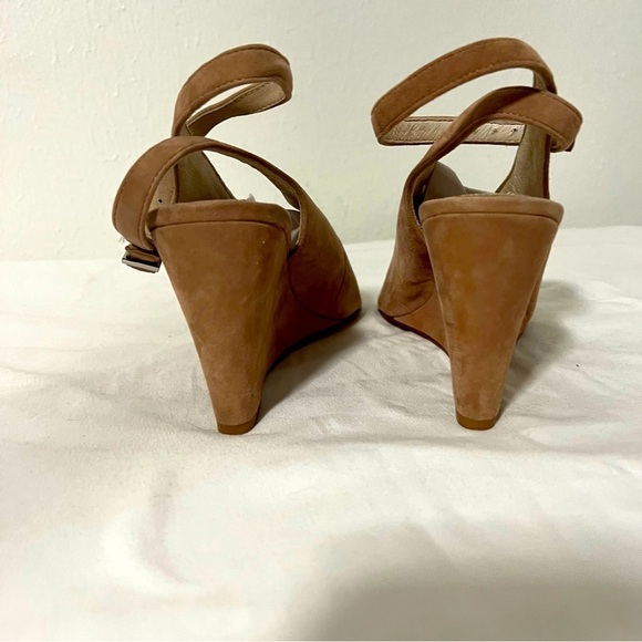 Louise et Cie Women’s Piarissa Wedge Suede Beige Sandal Sz 7.5M Business Casual - Picture 3 of 8